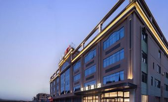 THE COZY HOTEL