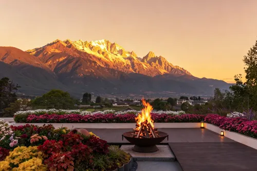 Baisha Snow Hidden Cloud Nest · Snoweye | 360° Snow Mountain View Smart Boutique Hotel - Rooftop Pools