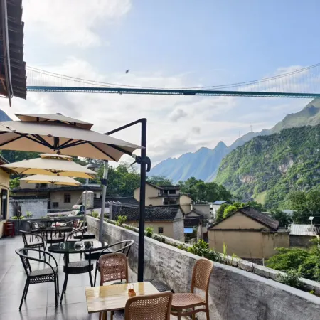 Yunguqiaoju Homestay (Xiaohuajiang Scenic Area)