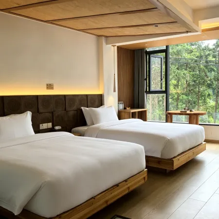 Mountain Whisper & Blooming Verse Scenic View Inn (Zhaoxing)