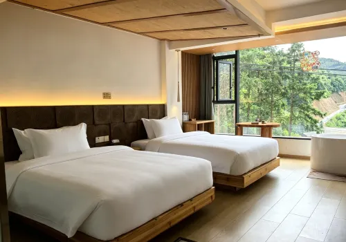 Mountain Whisper & Blooming Verse Scenic View Inn (Zhaoxing)