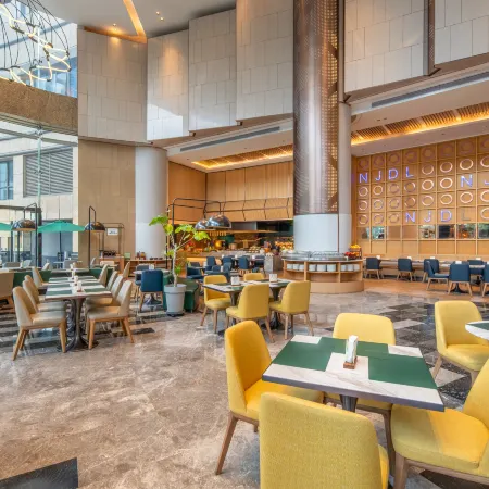 Holiday Inn SHANGHAI NANJING ROAD by IHG