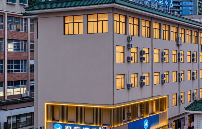 HanTing Hotel (Guiyang Qianlingshan Park Yan'an West Road Subway Station)