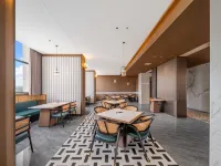 Ezhou Days Select Wyndham Hotel (Gedian South Station) - موقف سيارات