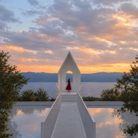 Fuxian Lake · Elephant Bookstore Mountain and Sea Hot Spring Resort (Moon Bay Wetland Park Branch)