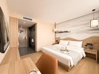 Wee light luxury hotel - Parking