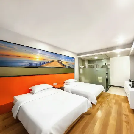 18 Boutique Hotel (Zhangzhou Qiloucheng Ligang Commercial Street)