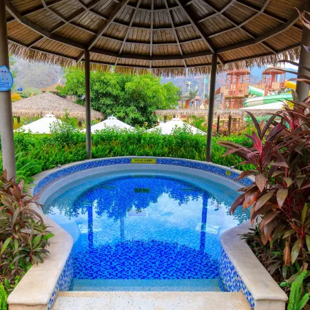Yuxi Xinping Jia Sa Ai Lao Secret Realm Happy Valley Hotel