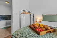 Stylish Central Warrington Stay | Free Parking - Condos