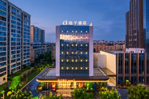 Orange Hotel (Quzhou Longyou Station) - parking