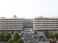 雅樂軒飯店（長沙中信湘雅和馨園地鐵站店） 赫馨园附近的飯店