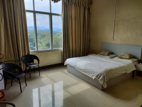 Fangchenggang Tianlong Hotel (Qinxing Road)