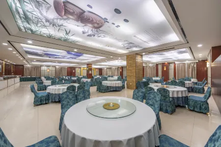 Wuyihai International Hotel (Huanghe Jiaotong College High-speed Railway Station) Отели рядом с достопримечательностью «Huanghe Jiaotong University (Shangde Campus)»