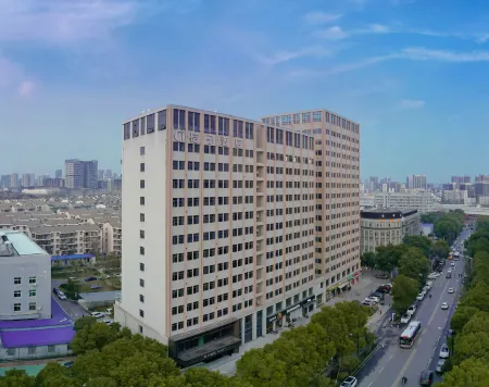 Orange Wuhan Optics Valley University GardenRoad HotelRoad) Отели рядом с достопримечательностью «Wuhan Vocational College of Communication and Publishing»