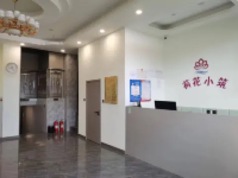 Lotus Xiaozhu Hotel - Inns