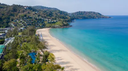 Katathani Phuket Beach Resort Отели рядом с достопримечательностью «Kata View Point»