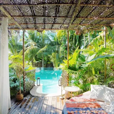Xixi Island Garden Swimming Pool Homestay (Sanya Xidao) Hotels near Dongmaozhou Island
