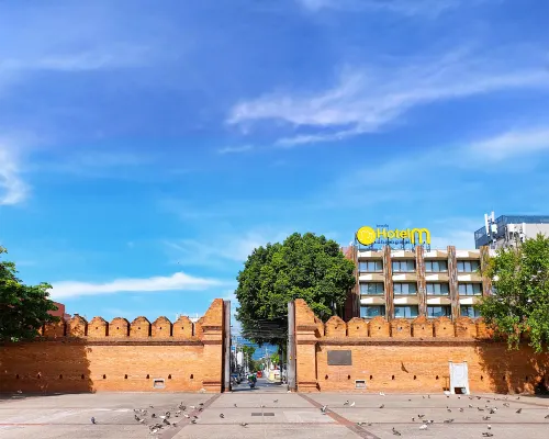 Hotel M Chiang Mai Các khách sạn gần Cổng Ta Phae