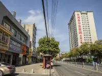 Urban Convenient Hotel (Xiangyang Gucheng Yufeng Century Plaza Branch) Hotels near Gucheng Railway Station