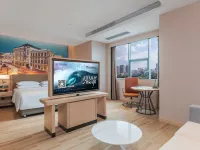 Vienna International Hotel (Haikou Binhai Avenue Xixiu beach branch) Hotels near Jiari Beach