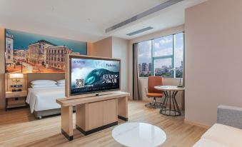 Vienna International Hotel (Haikou Binhai Avenue Xixiu beach branch)
