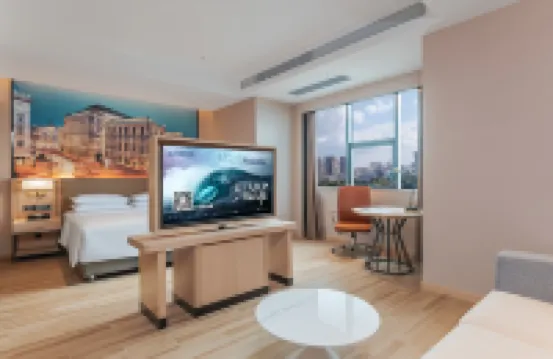 Vienna International Hotel (Haikou Binhai Avenue Xixiu beach branch)