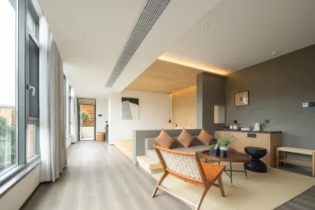 Floral Lux Hotel · Wuyi Mountain Ruyi Garden hotel Отели рядом со станцией Wuyi Shan Railway Station