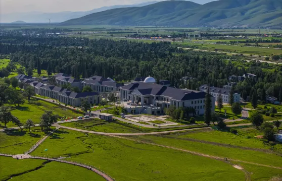 那拉提金陵山莊