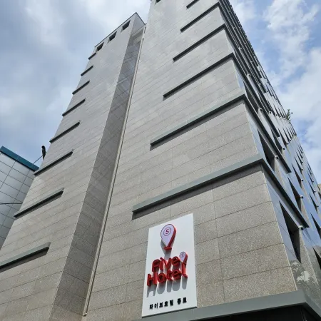 Five Hotel Jongno Отели рядом с достопримечательностью «Галерея «Топгоал Арт»»