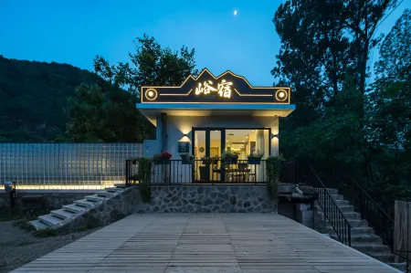 Floral Hotel · Valley Haven Private Spring Courtyard Hotel Отели рядом с достопримечательностью «Changping Duijiuyu Natural Scenic Resort»