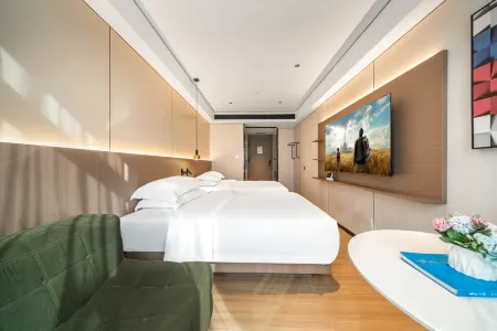 Shengshi Time Hotel (Chongqing Jiefangbei Pedestrian Street)