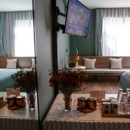 Nuonuo ROOF Rizmila Hotel (Kunming Nanping Pedestrian Street Jiaosanqiao Subway Station)