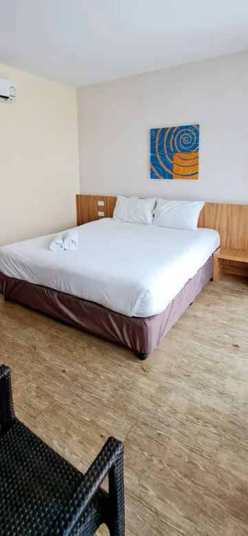 ห้องดีลักซ์ เตียงใหญ่ 1 เตียง