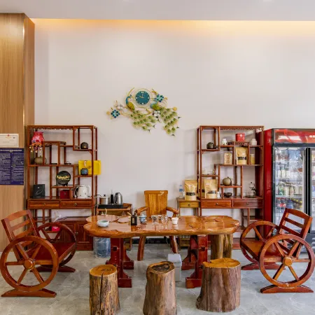 Xishuangbanna Jinghong Qixin Juzhuju B&B (Gasa Airport High-speed Railway Store)