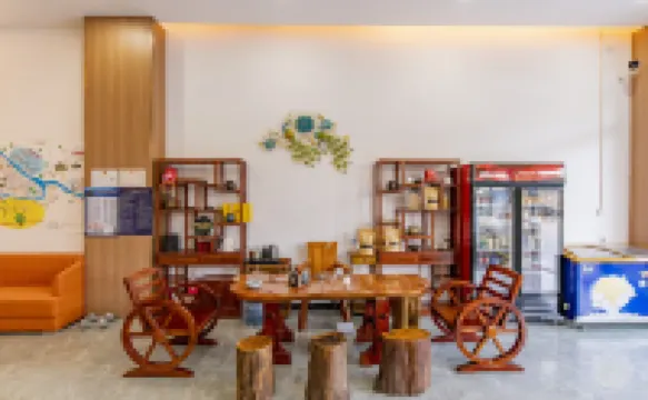 Xishuangbanna Jinghong Qixin Juzhuju B&B (Gasa Airport High-speed Railway Store)