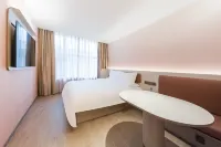 HanTing Hotel (Haining Yancang)