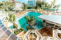 Pinnacle Grand Jomtien Resort and Beach Club - Beach