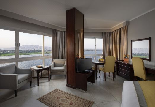 피라미사 호텔 발코니 뷰