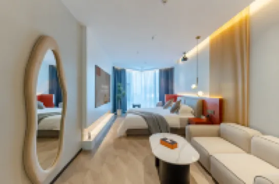 Lis Future Hotel (Zhengwuqu Swan Lake Wanda)