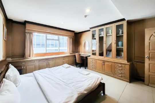 สามห้องนอนสองห้องน้ำ