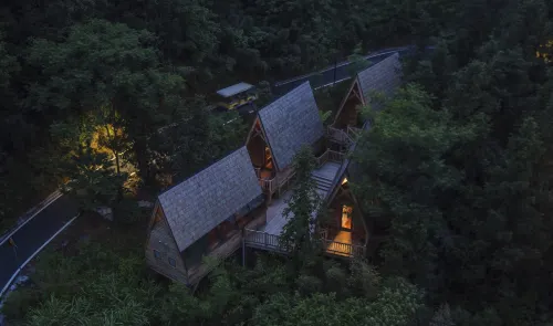 Ziyoujia · Tree house World - Pet friendly