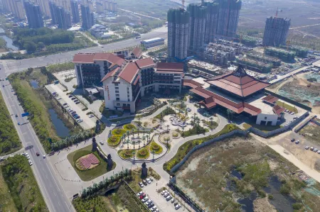 Qihe Peacock King Hot Spring Hotel Отели в г. Цихэсянь