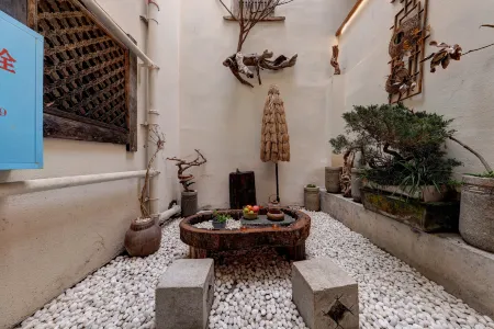 Phoenix Suiji Xiaoyuan Homestay