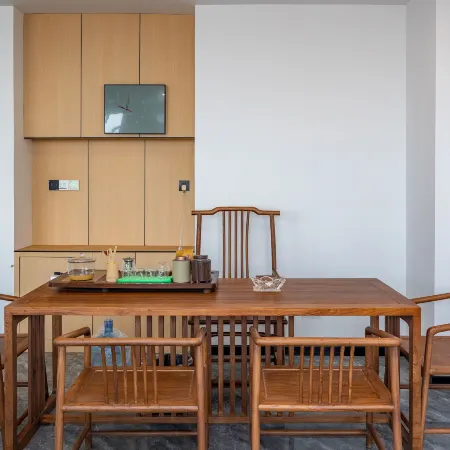 Qingdao Yunshu Nuanyi Apartment (Qianwan Port Logistics Park, Huangdao Free Trade Zone) Отели рядом с достопримечательностью «Китайская медицинская больница в новом районе западного побережья Циндао»