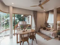 Taryn Tara Cafe and Stay Hotels near Mae Lai