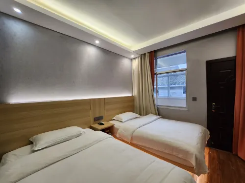 Border Town International Youth Hostel Fenghuang Ancient City Bar Street Branch - Hostels