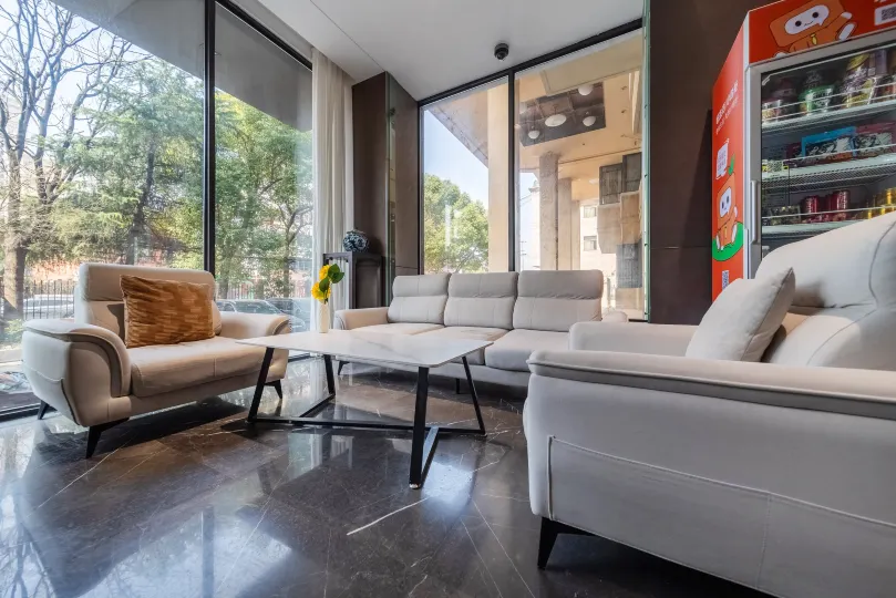 HongJun · JingXin Business Apartment Hotel (Shanghai Baoshan Road Metro Station)