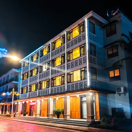 Mengla Liangqi Yunshe Business Hotel