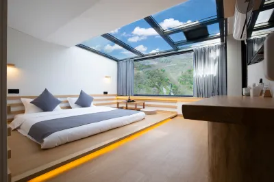 Shennongjia Xianyun Youyou Homestay (Dajiuhu Pingqian Ancient Town Store) Hôtels à proximité de : Banbi Rock