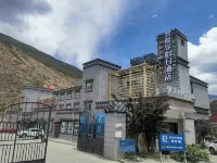 Van Hill holiday hotel Hotels near Langjiling Temple of Gongga
